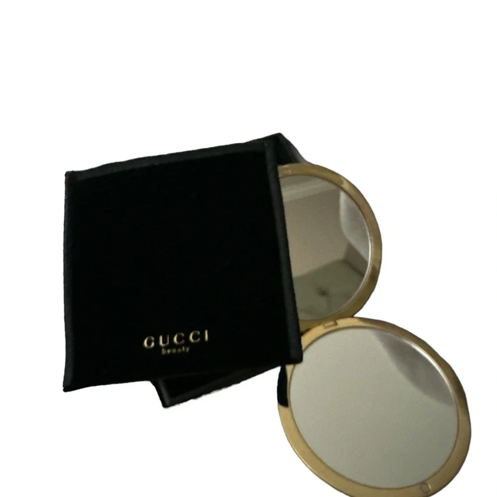 NWB Gucci golden mirror compact two sided mirror absolutely stunning